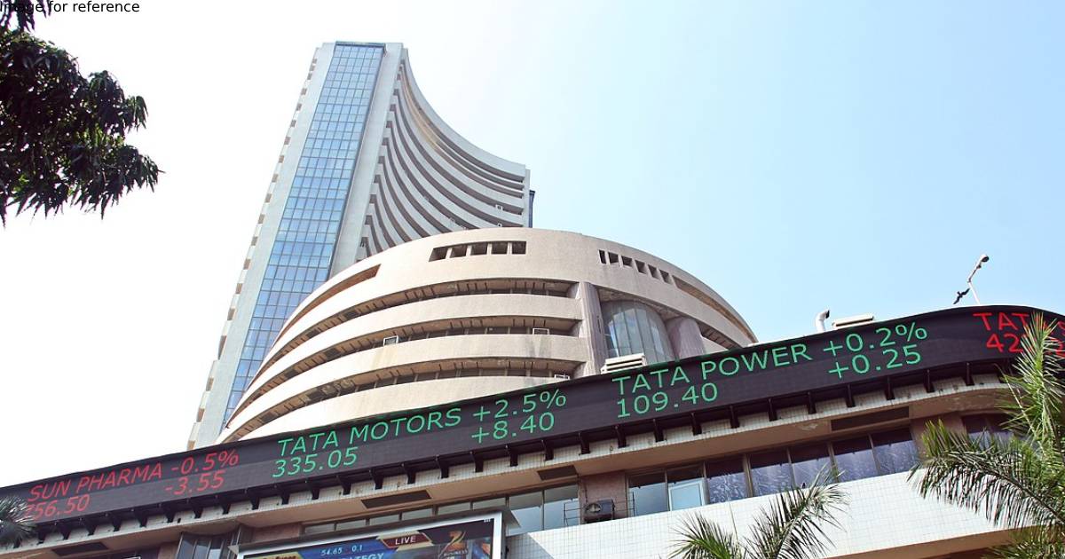Indian stock indices extend gains, Sensex up 1 pc in early trade